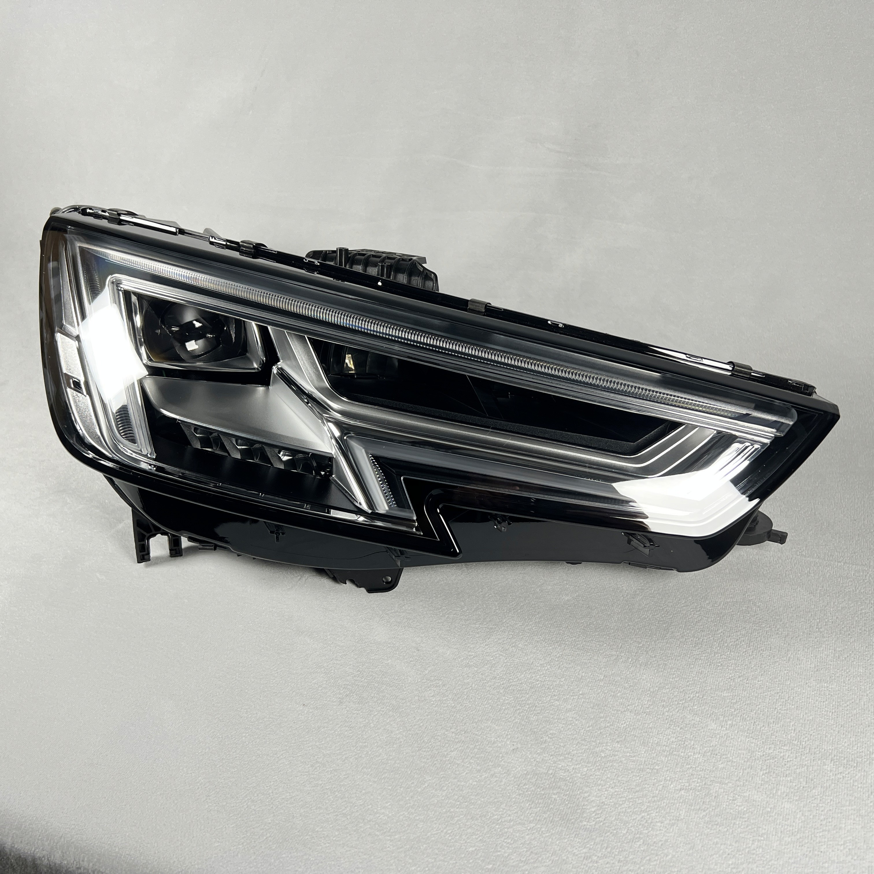 Diverse Auto Lights OEM headlight